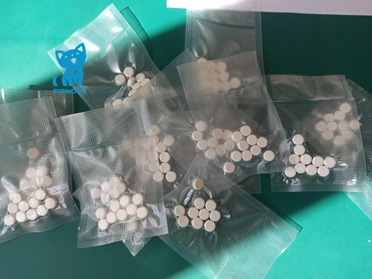 Tablets speichern in einem kühlen Vermittler GS441524 RDV